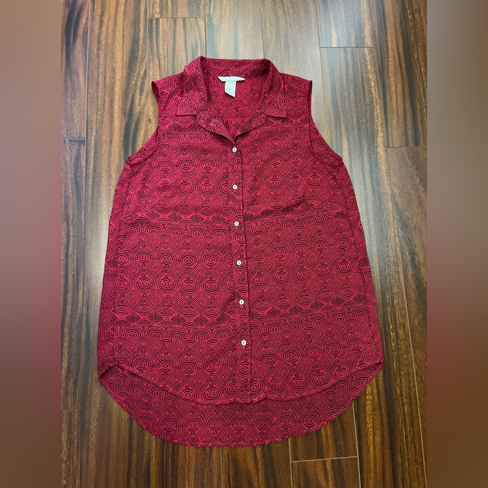 H&M women’s size 6 sleeveless button up blouse, raspberry, black geometric print